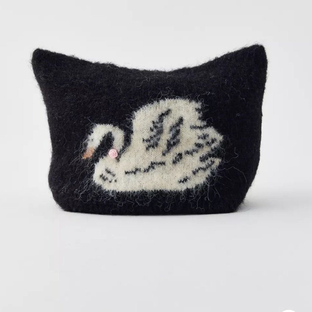 NWOT Urban Outfitters Mylo Swan Fuzzy Beanie - Picture 2 of 9